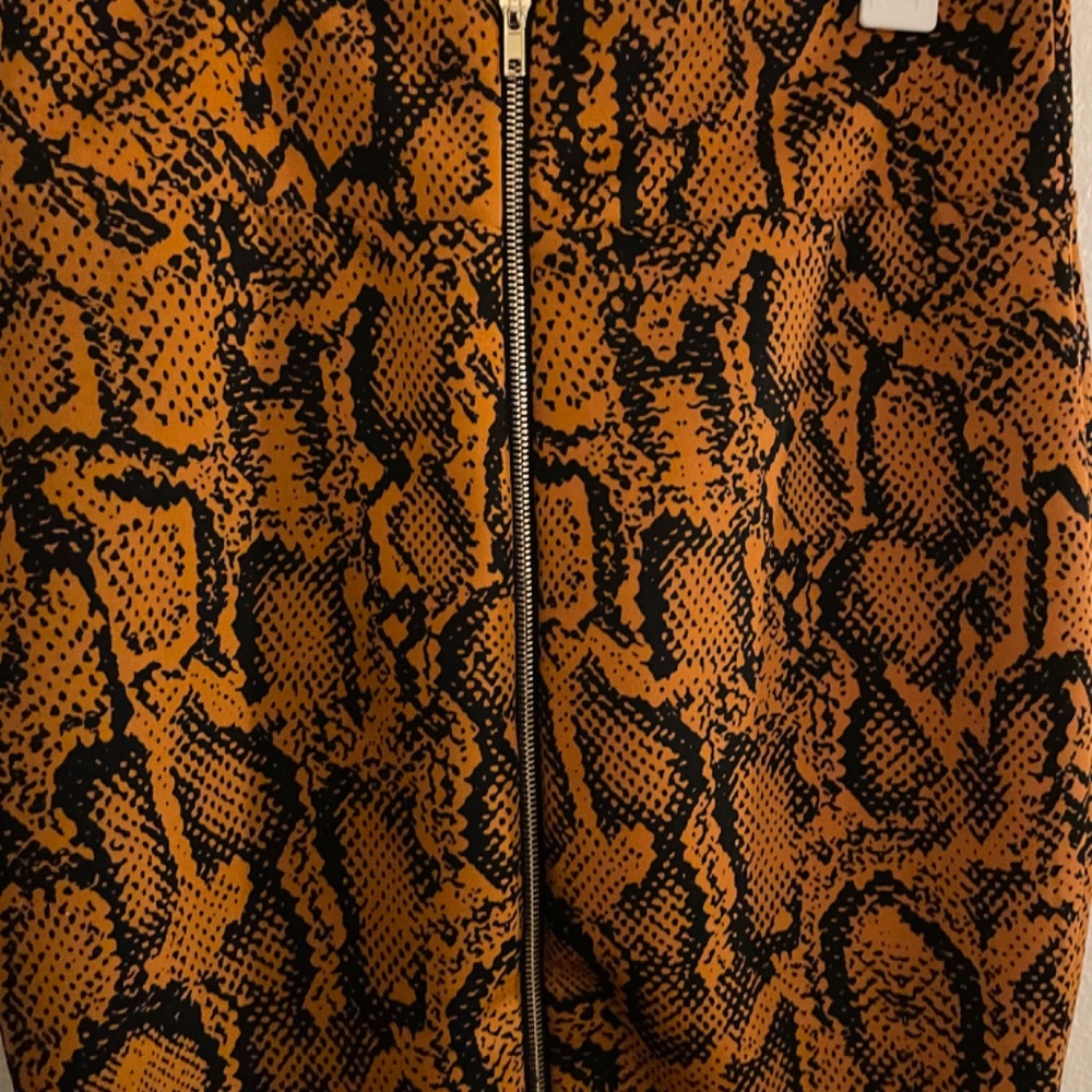 New without tag! Thali Sodi Zippered Python Print Pencil Skirt - Picture 5 of 13